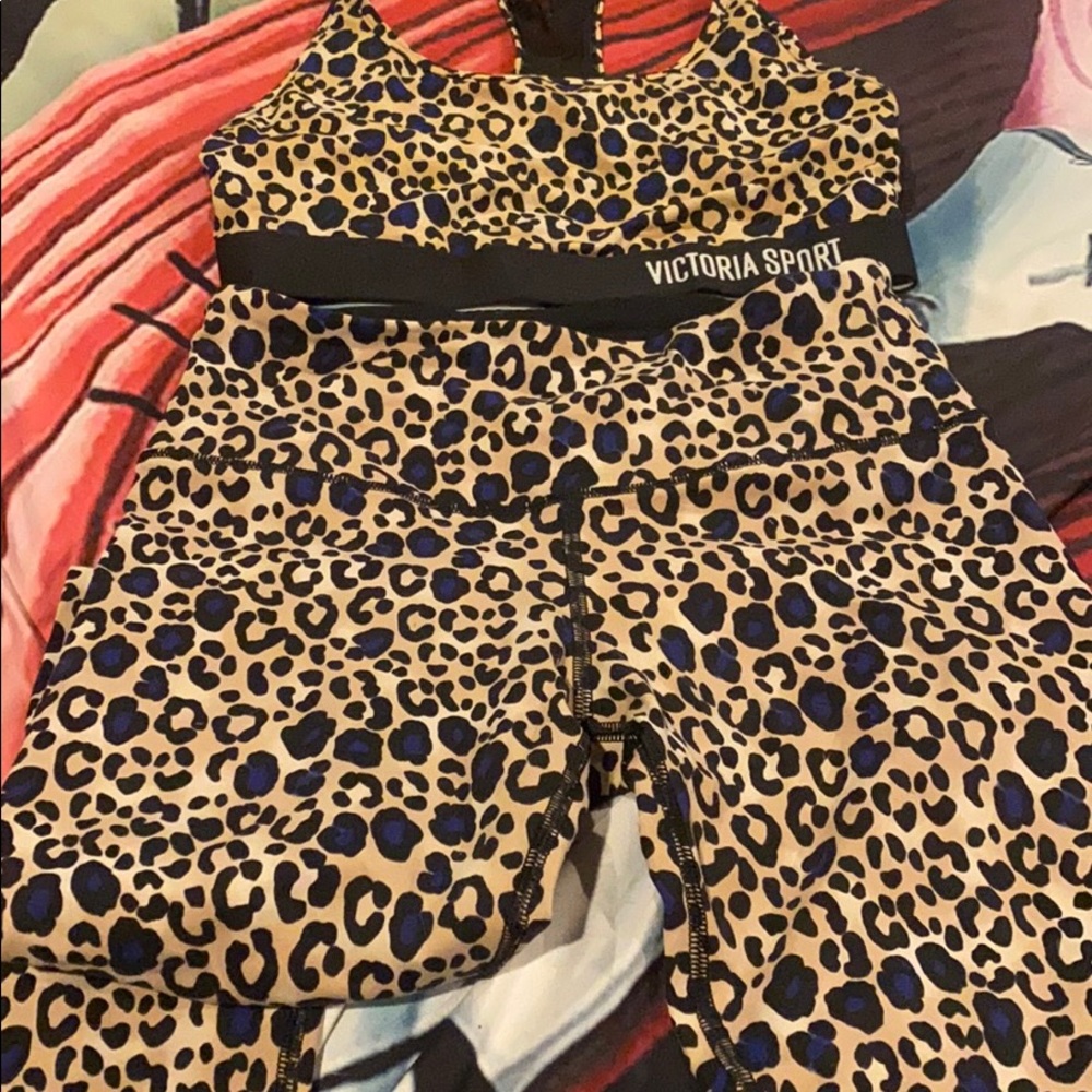 Exercise set. Leggings and matching sports bra